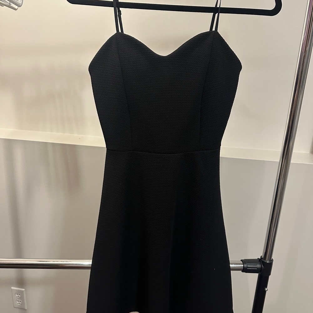 Noble U Black Sleeveless Sweetheart Mini Dress